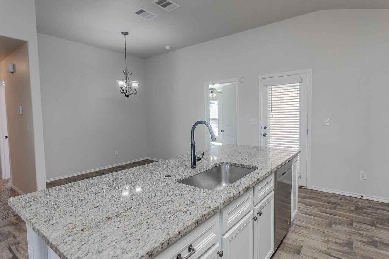 7449 104th St - Photo 7 of 16
