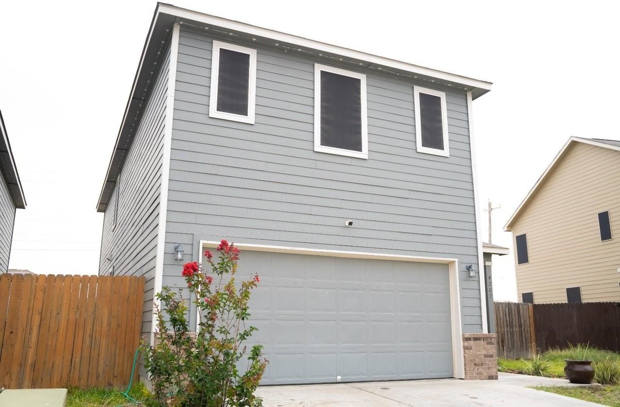 4207 Lorisa Dr - Photo 2 of 30