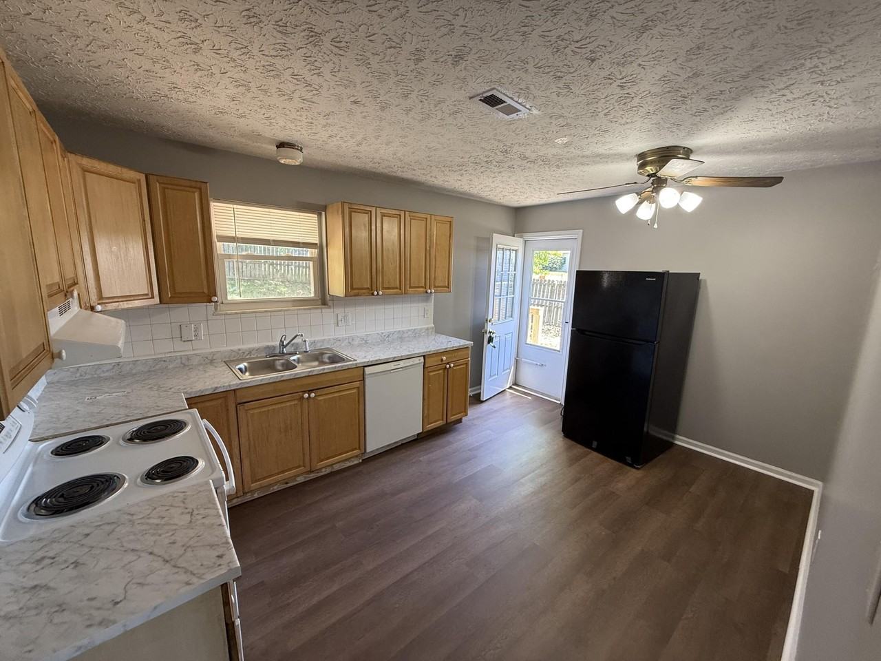 3732 Red River Dr - Photo 4 of 15