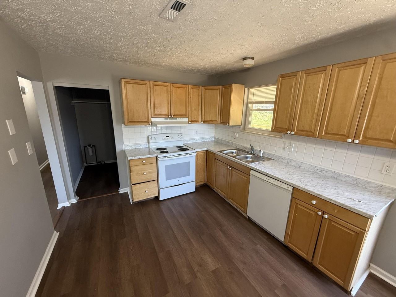 3732 Red River Dr - Photo 5 of 15