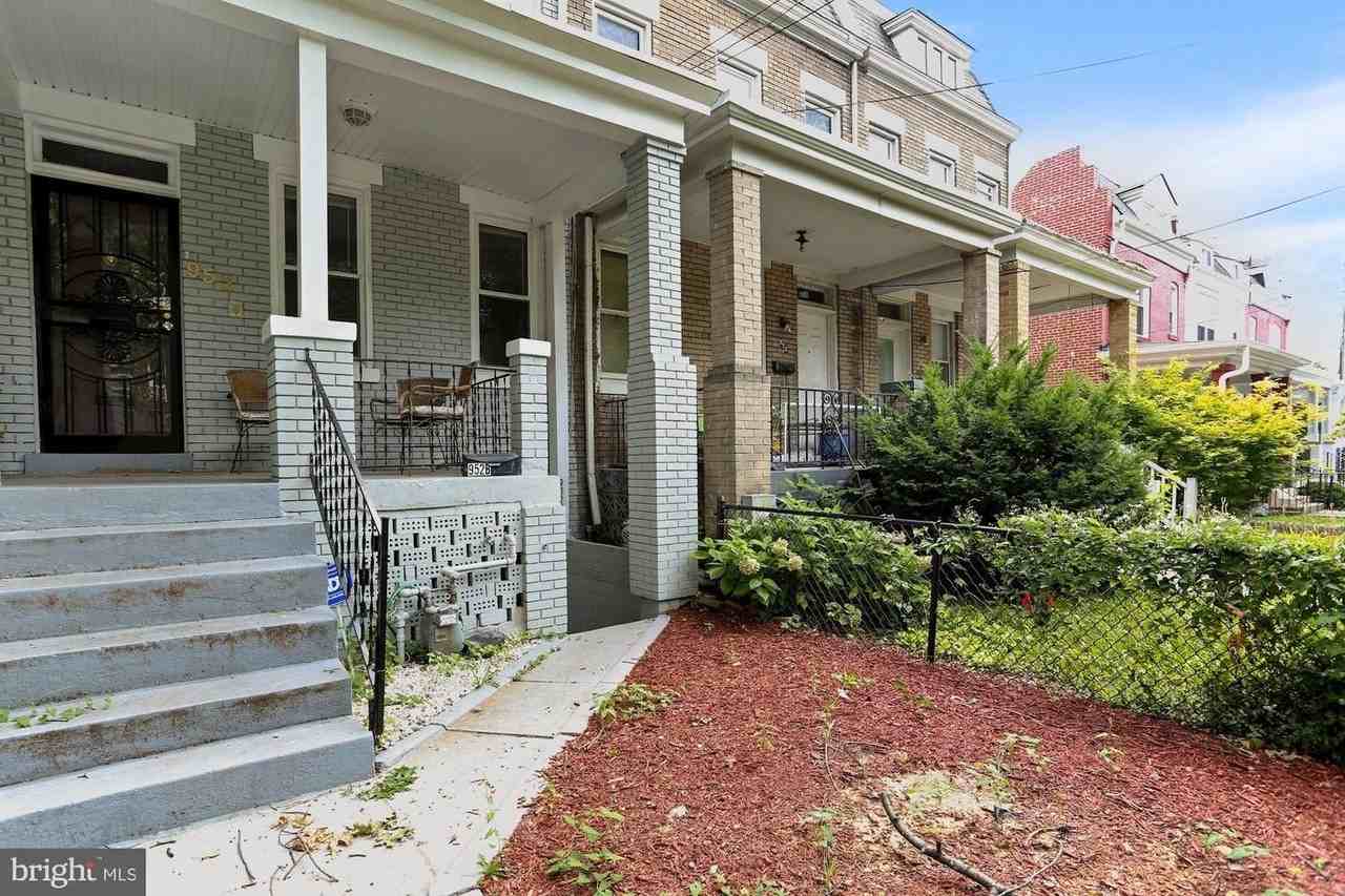 952 Shepherd St Nw - Photo 3 of 16