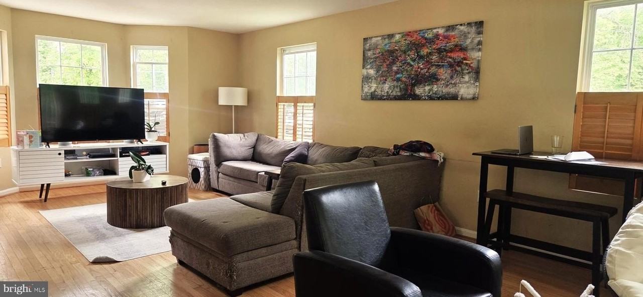 3562 Edgemont St - Photo 4 of 9