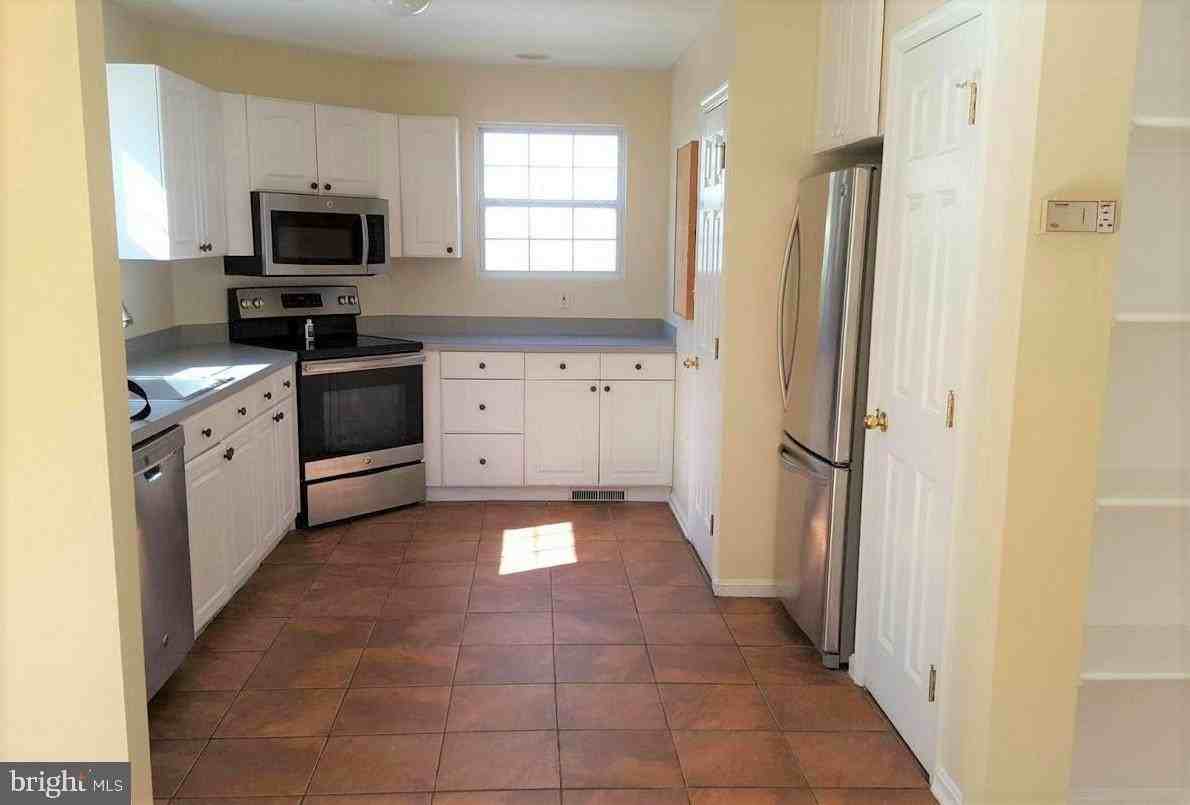 3562 Edgemont St - Photo 7 of 9