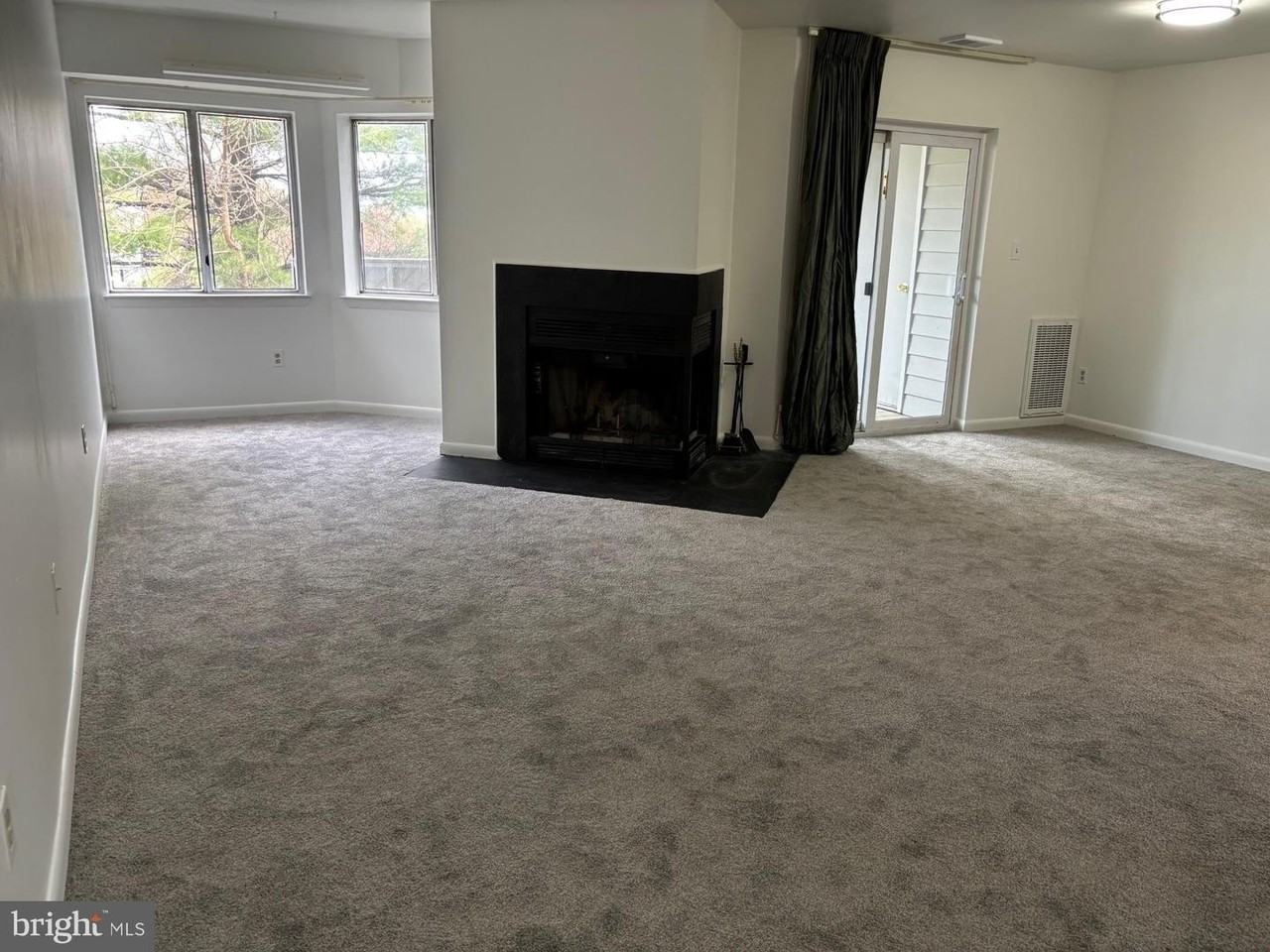 2219 Lowells Glen Rd - Photo 5 of 24