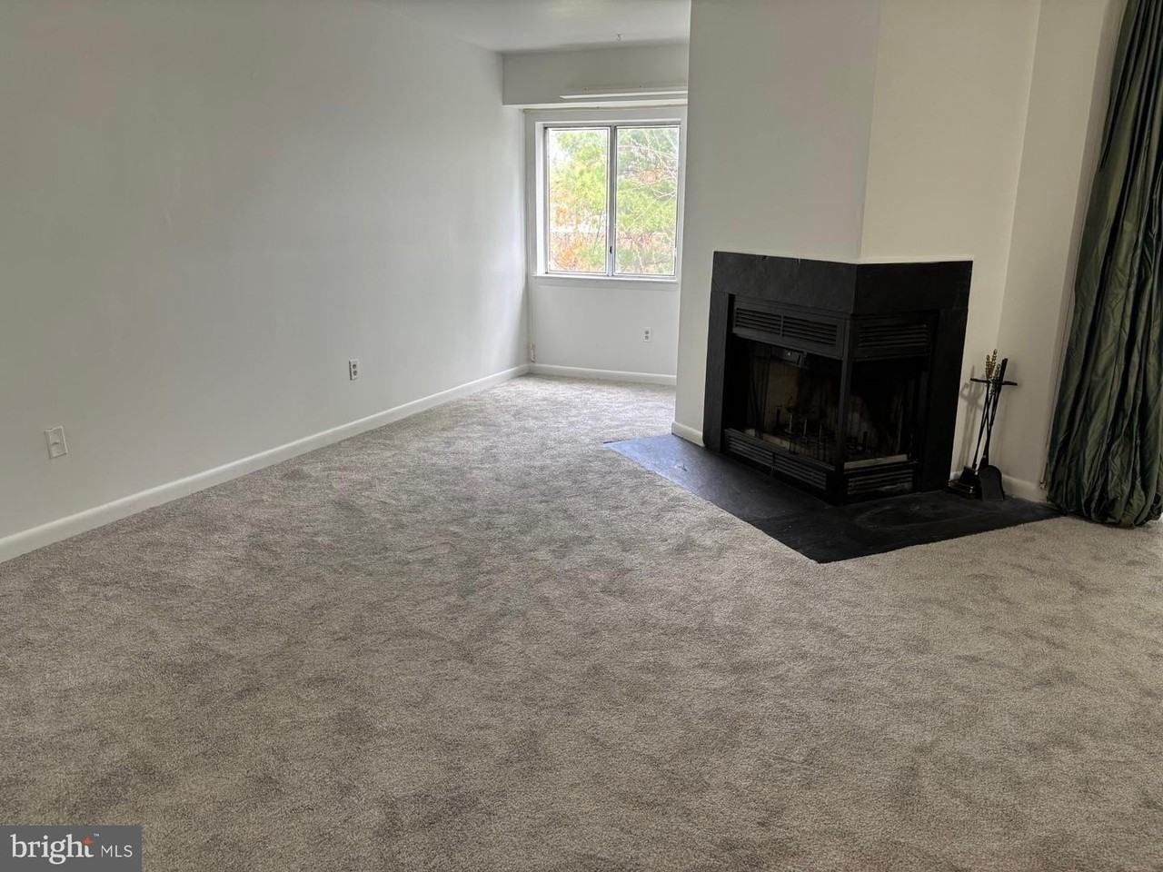 2219 Lowells Glen Rd - Photo 6 of 24