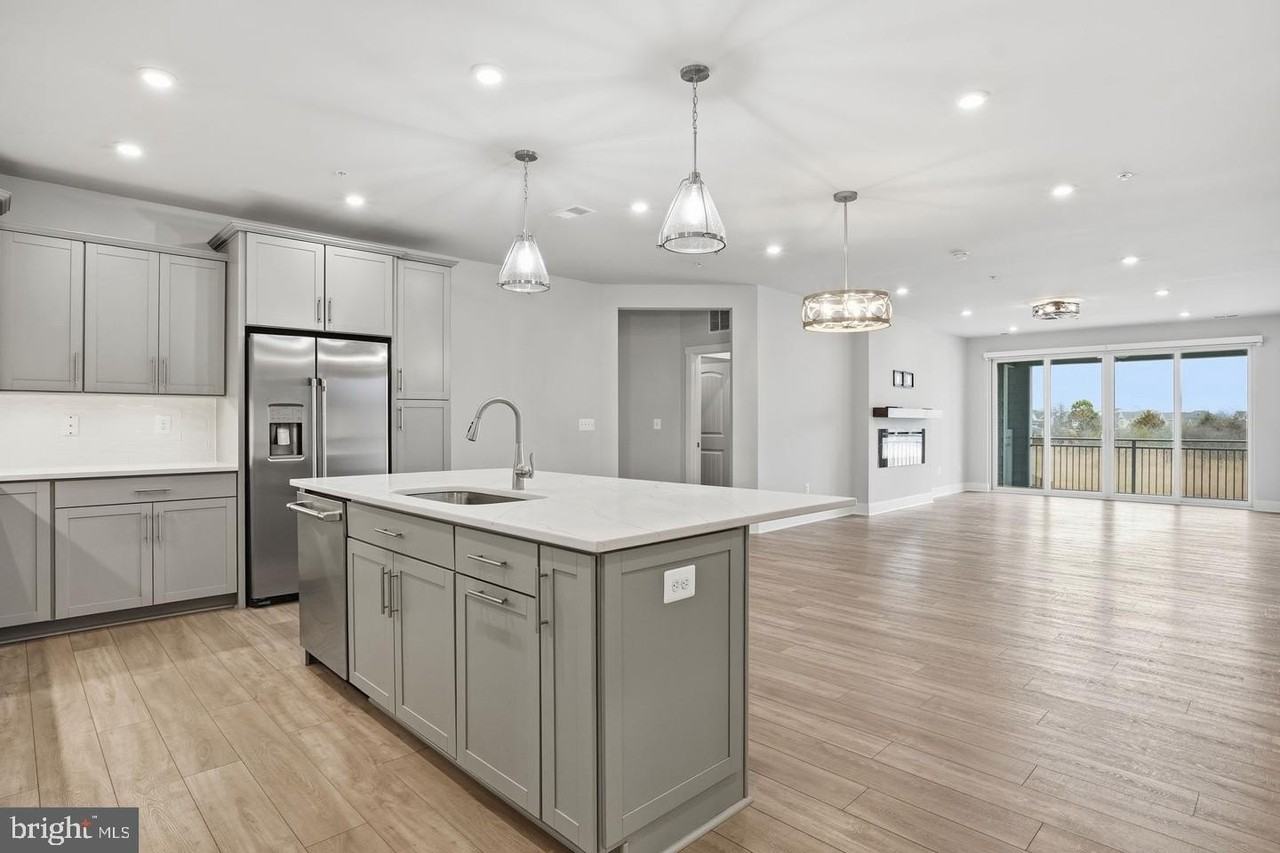111 Marshgrass Way - Photo 4 of 50