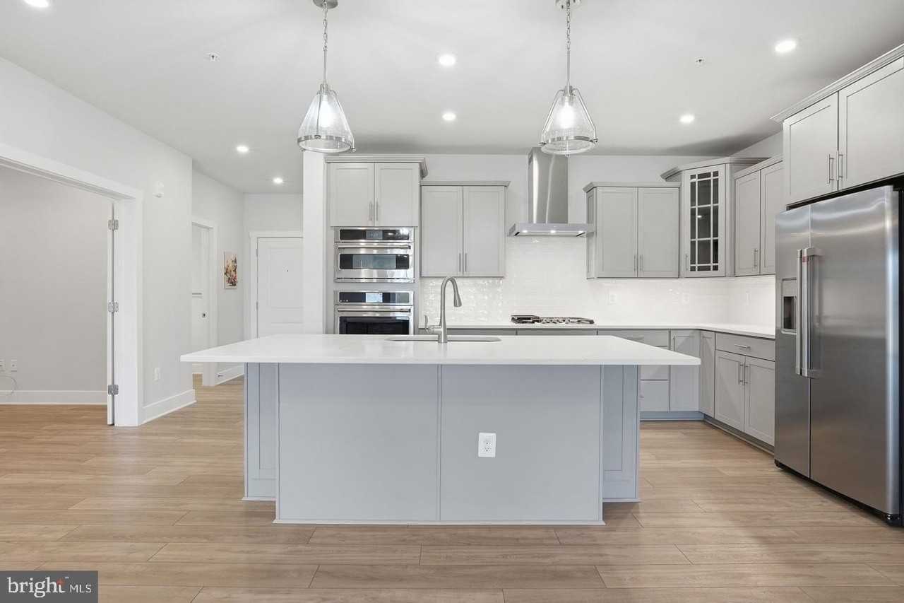 111 Marshgrass Way - Photo 7 of 50
