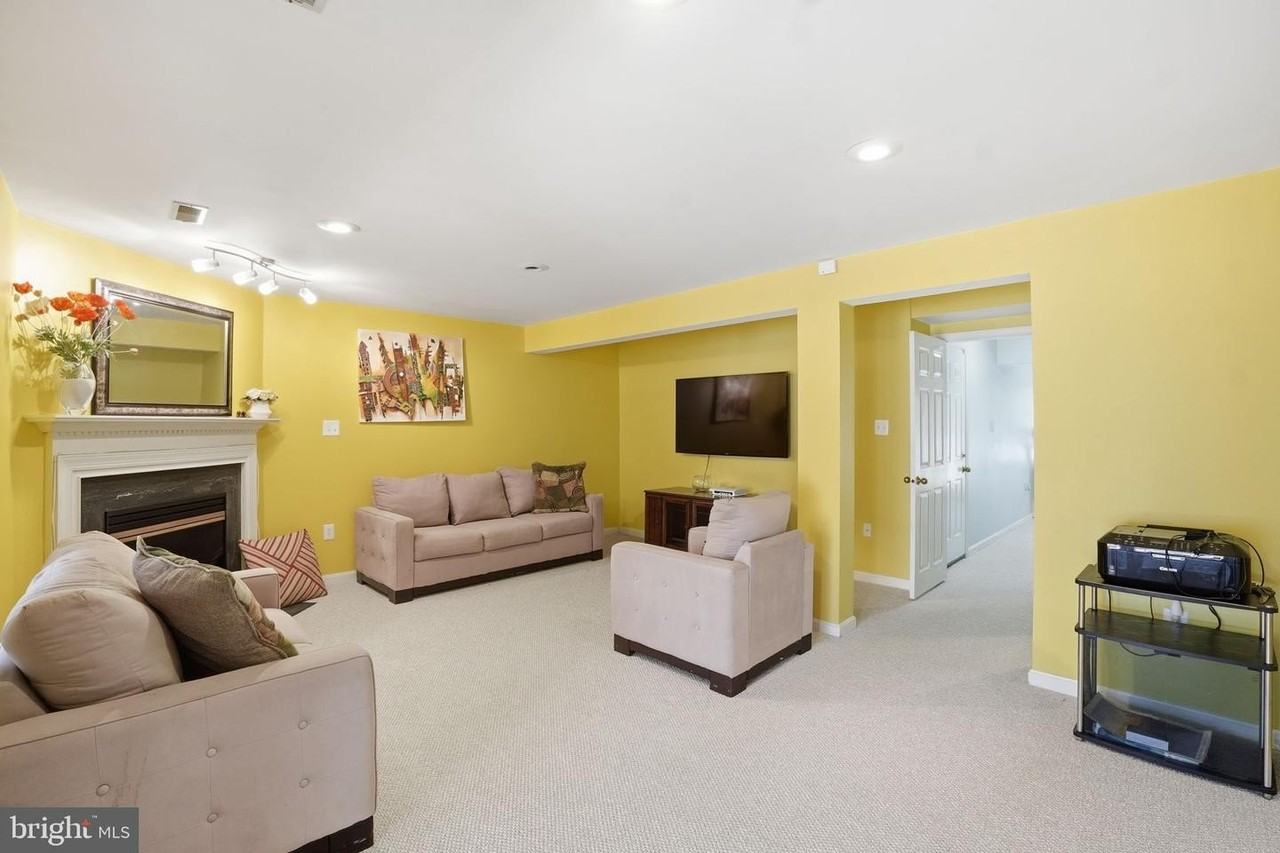 6526 Major St - Photo 4 of 35