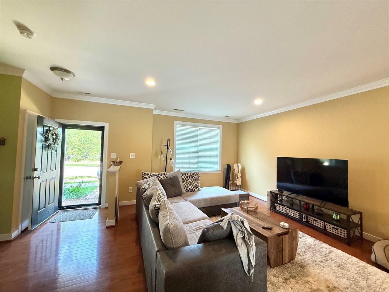 223 Quarterpath Rd - Photo 3 of 13