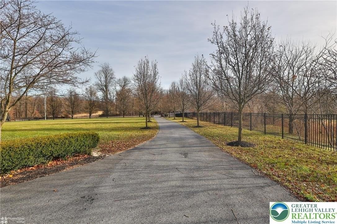 284 Walker Rd - Photo 4 of 50