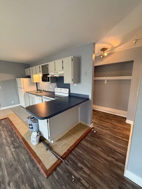 200 Catherine Street - Photo 4 of 6