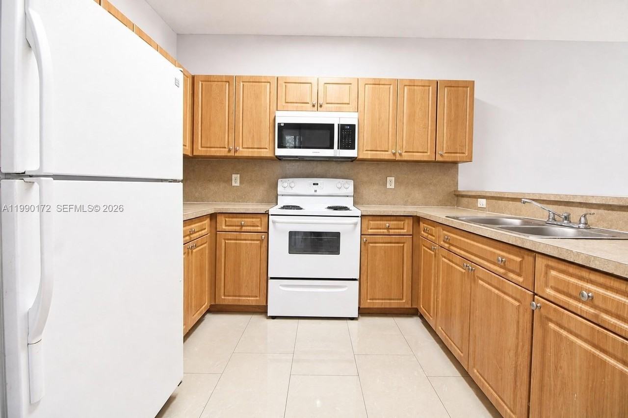 996 E 24th St #996 - Photo 6 of 20