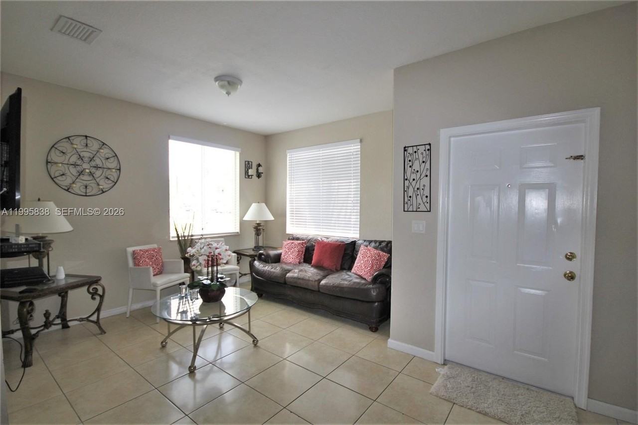2726 Se 16th Ave #173 - Photo 2 of 43