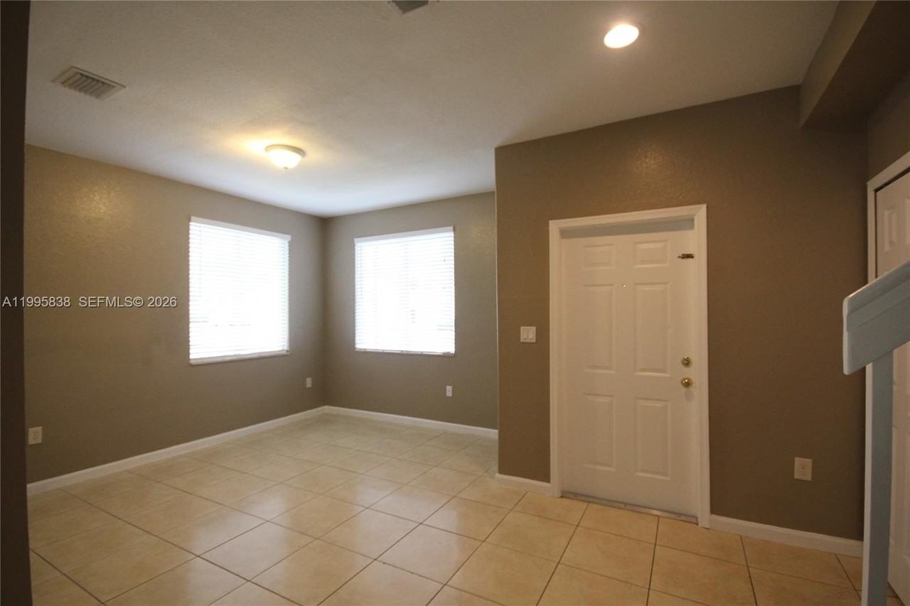 2726 Se 16th Ave #173 - Photo 4 of 43
