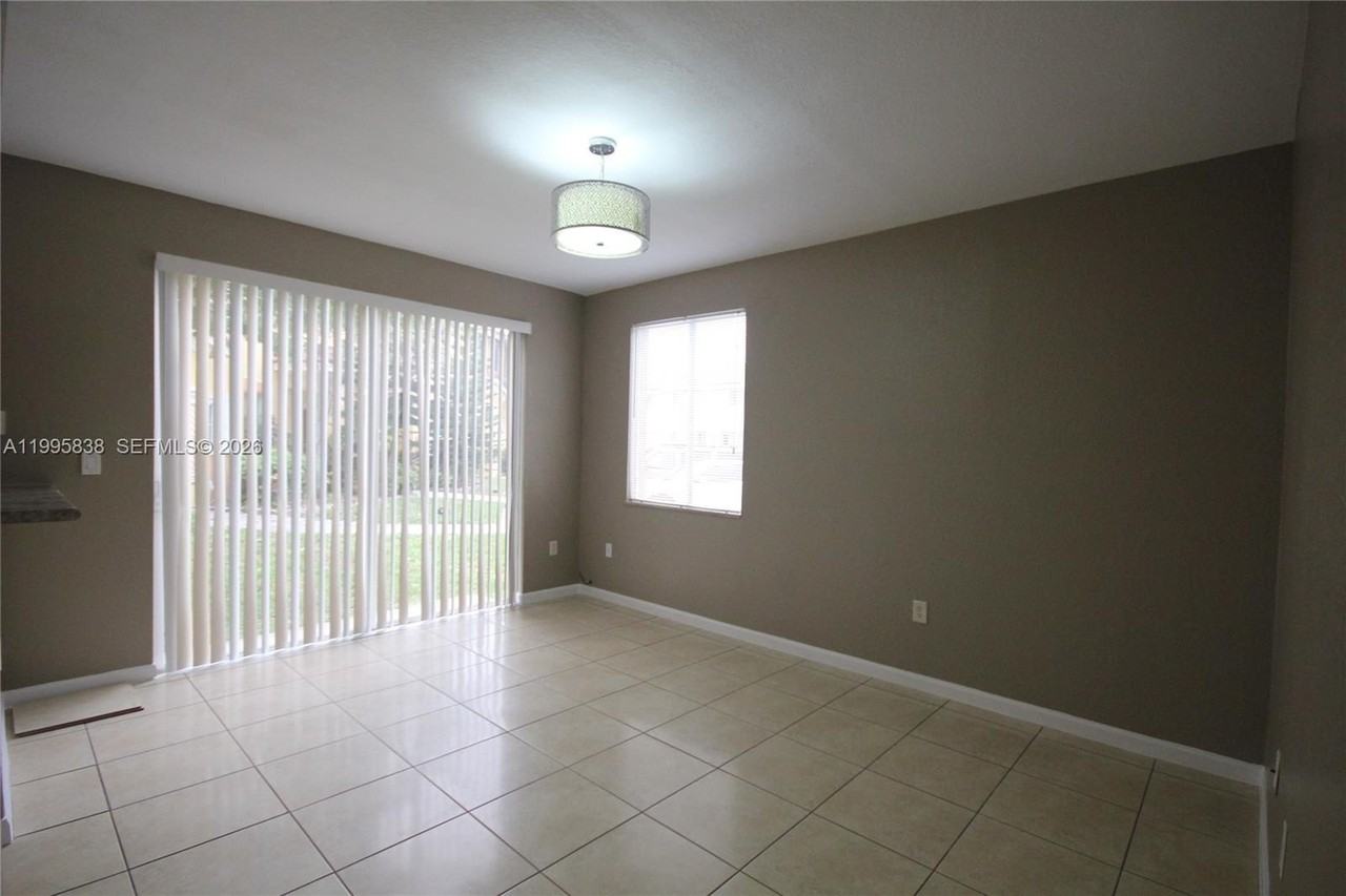 2726 Se 16th Ave #173 - Photo 7 of 43