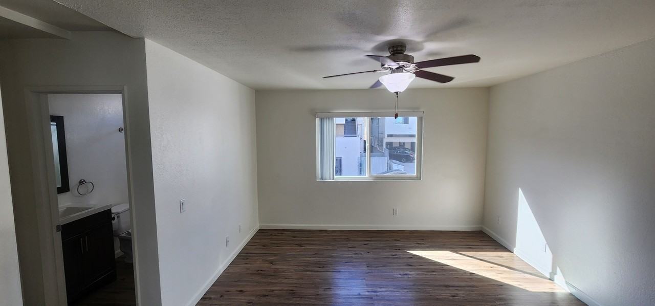 313 East Providencia Avenue - Photo 2 of 13