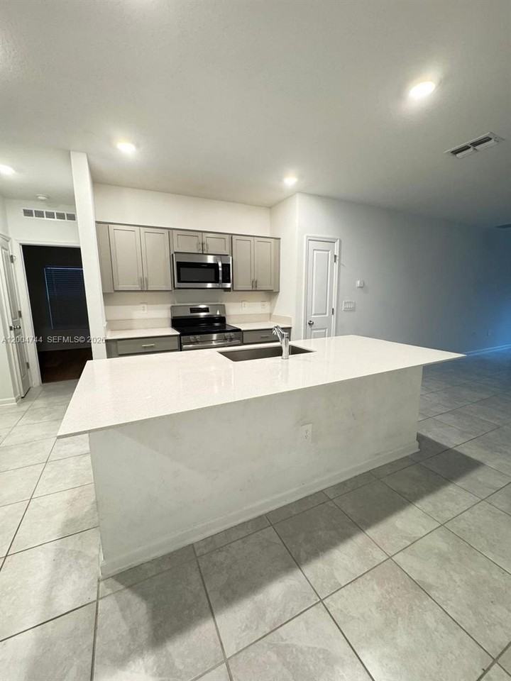 1204 Deepwater Cir - Photo 3 of 19