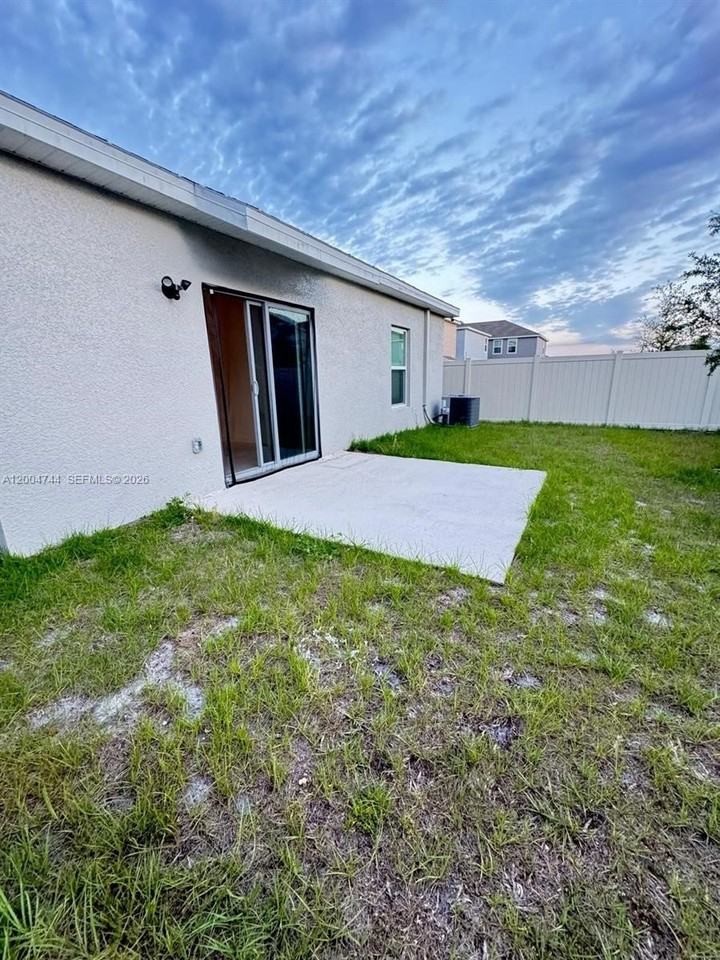 1204 Deepwater Cir - Photo 4 of 19