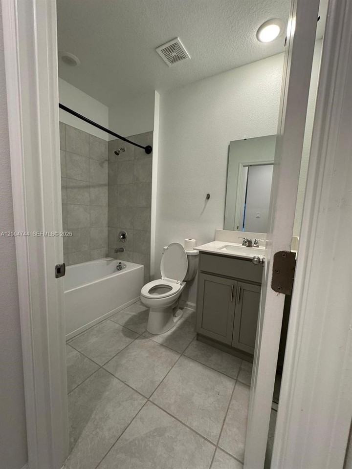 1204 Deepwater Cir - Photo 6 of 19