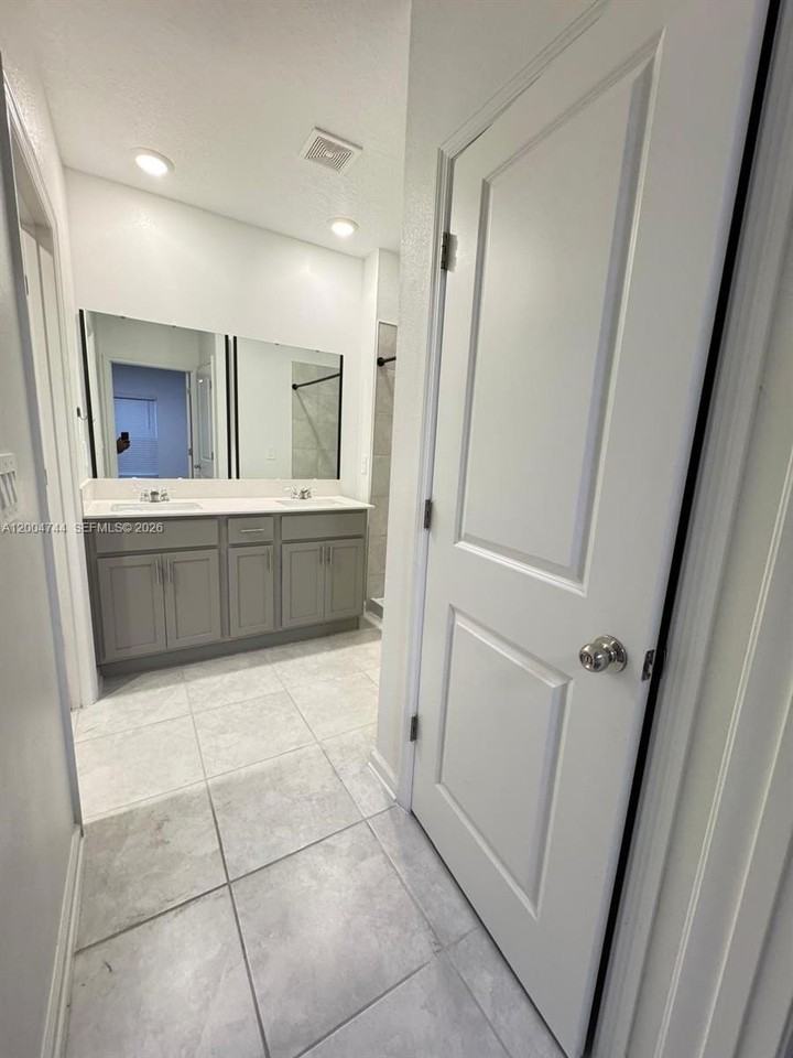 1204 Deepwater Cir - Photo 7 of 19