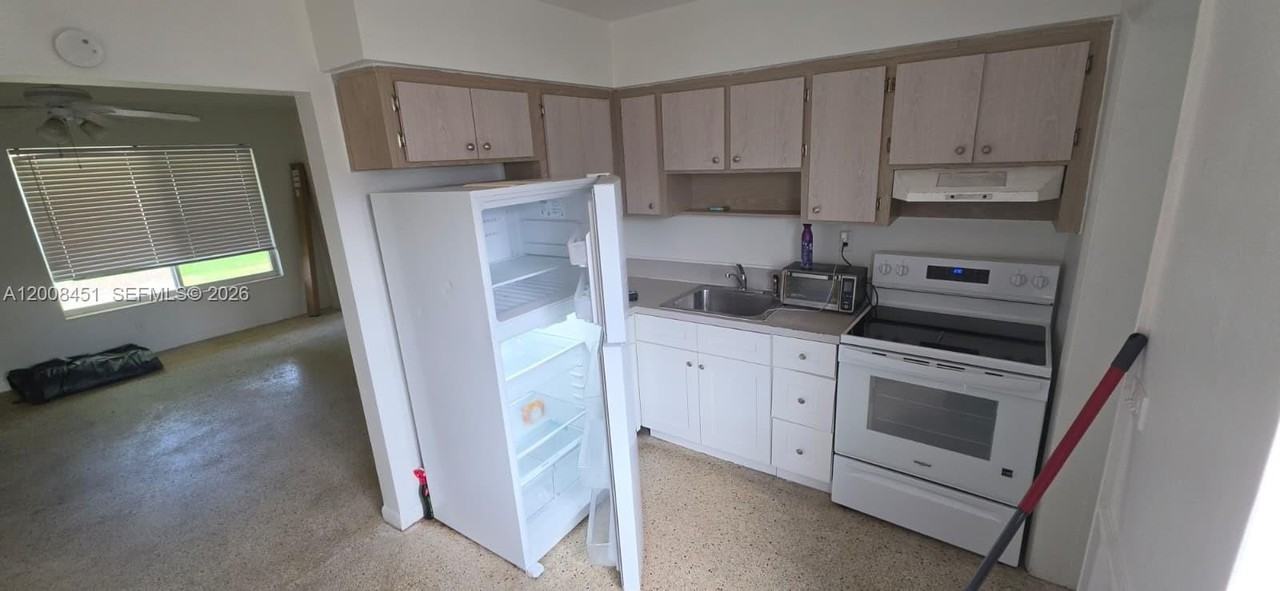 250 Ne 41st St #250 - Photo 3 of 9