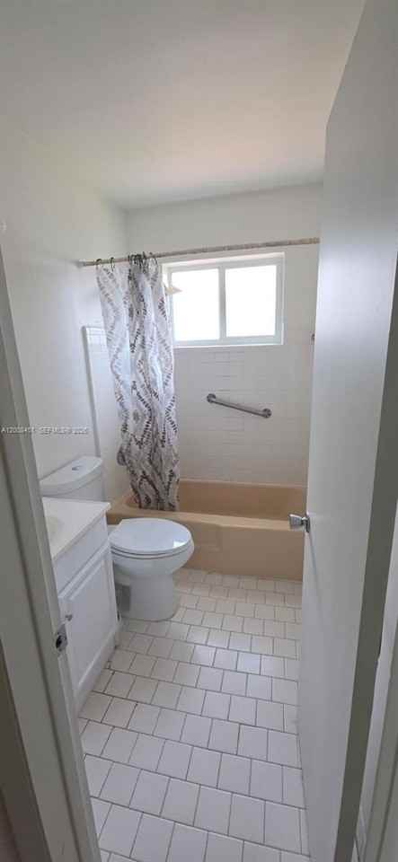 250 Ne 41st St #250 - Photo 7 of 9