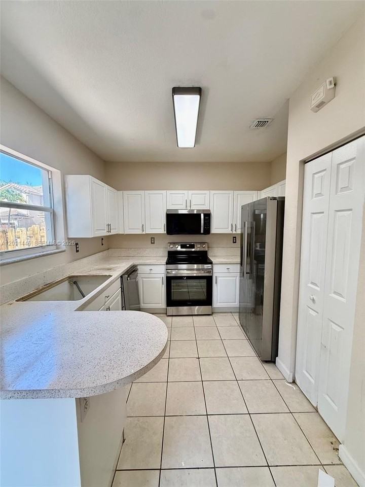 9261 Sw 220th Ter - Photo 6 of 25