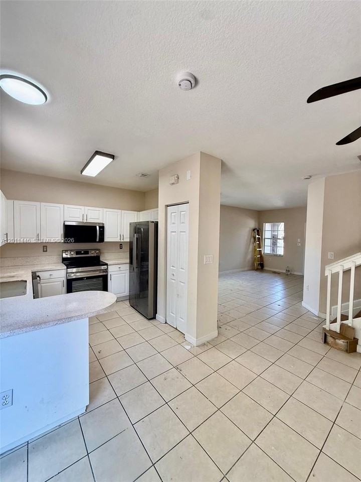 9261 Sw 220th Ter - Photo 7 of 25