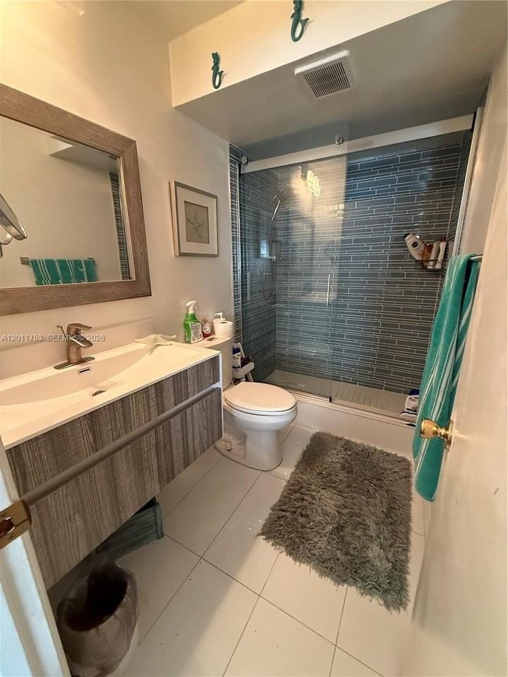 500 Ne 14th Ave #302 - Photo 2 of 10