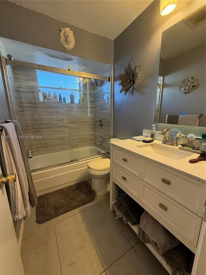 500 Ne 14th Ave #302 - Photo 4 of 10
