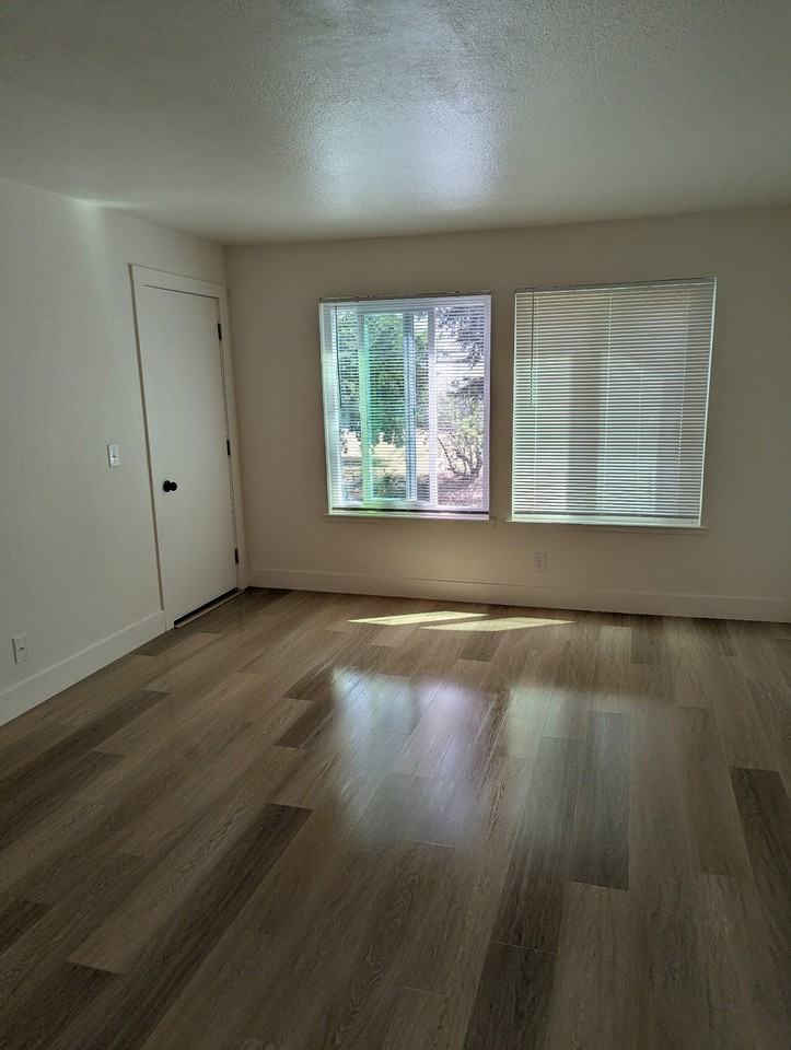 4909 Date Avenue - Photo 2 of 18