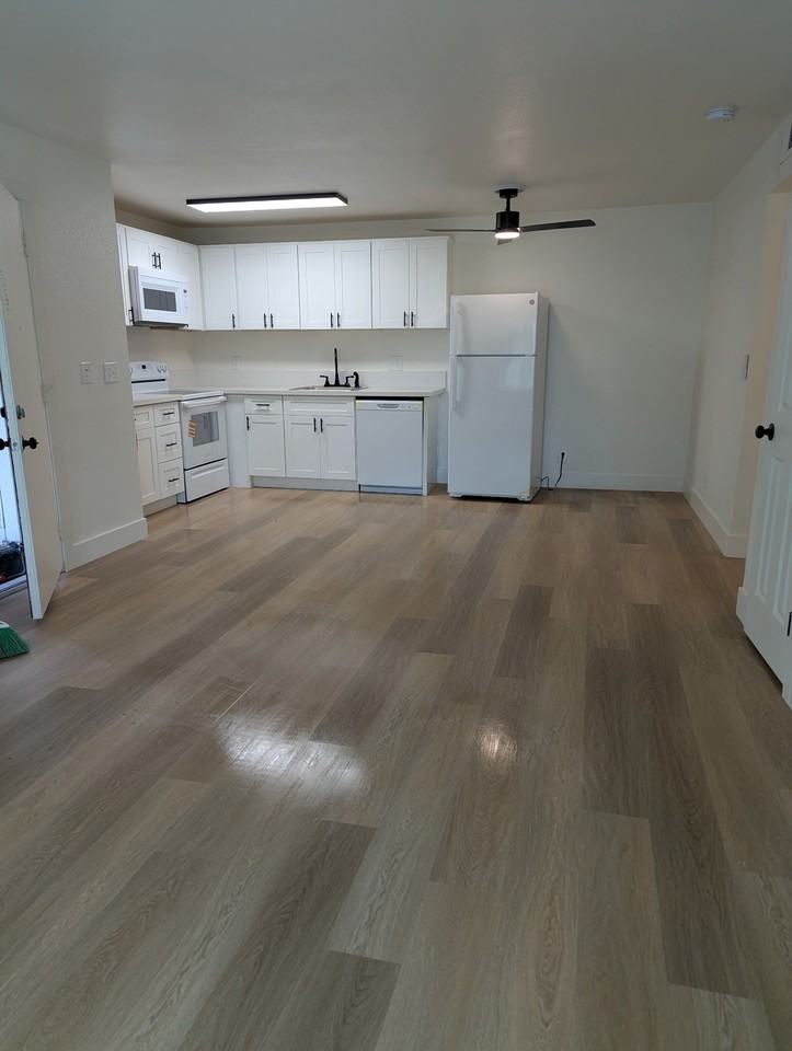 4909 Date Avenue - Photo 3 of 18