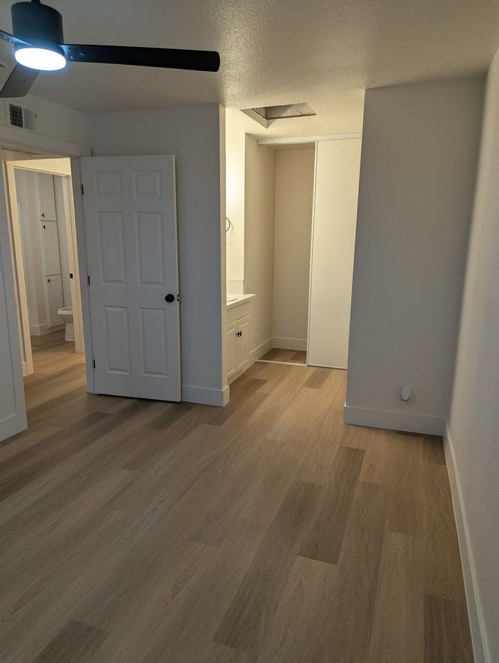 4909 Date Avenue - Photo 6 of 18