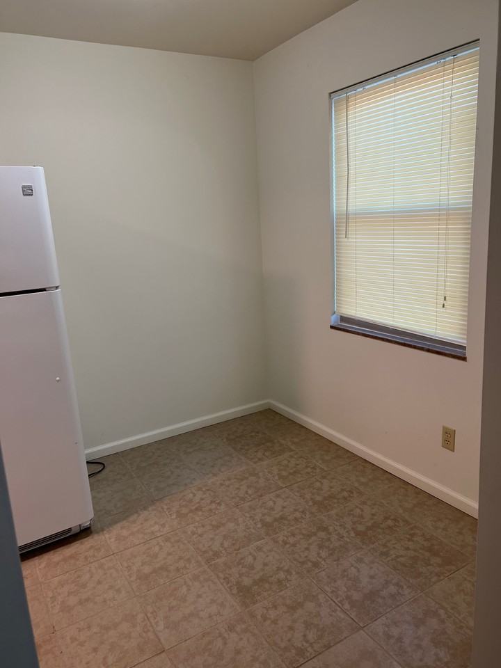 408 N Main Street - Photo 4 of 15