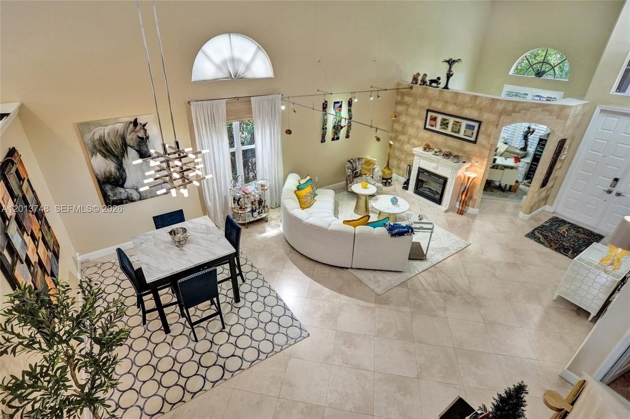 6204 Nw 78th Ct - Photo 4 of 41