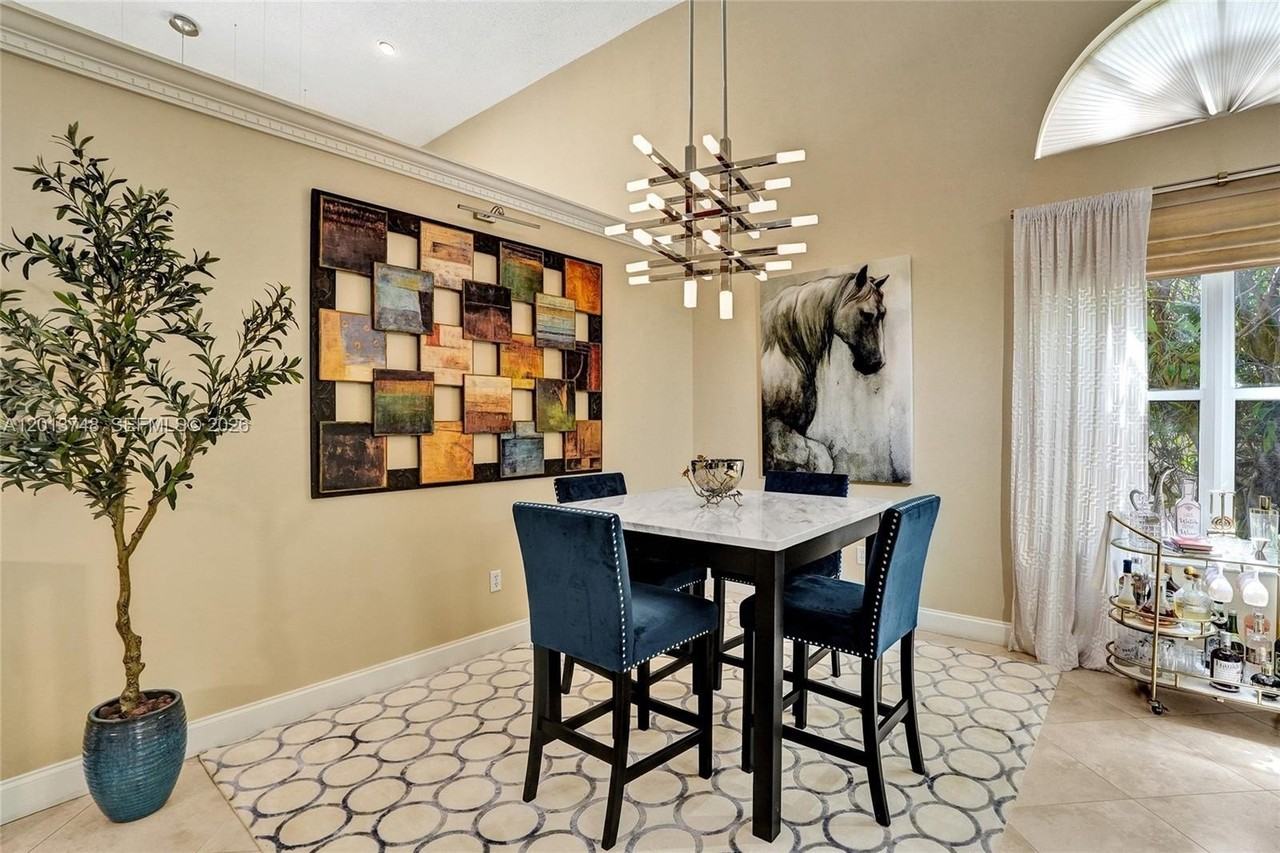6204 Nw 78th Ct - Photo 6 of 41