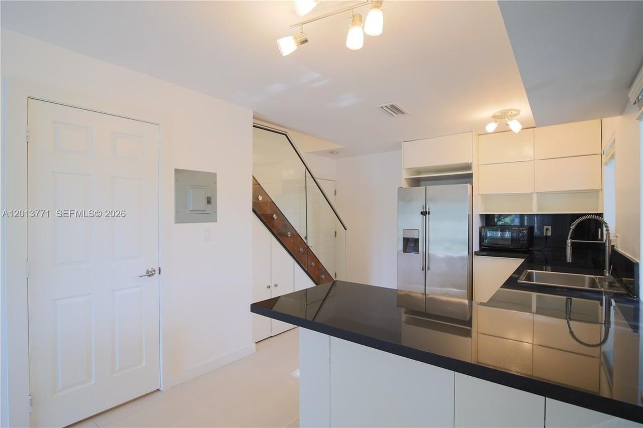 3239 W Trade Ave #9 - Photo 3 of 21