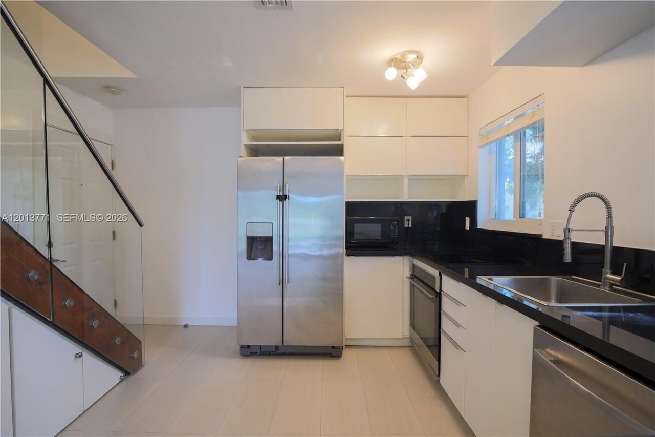 3239 W Trade Ave #9 - Photo 4 of 21
