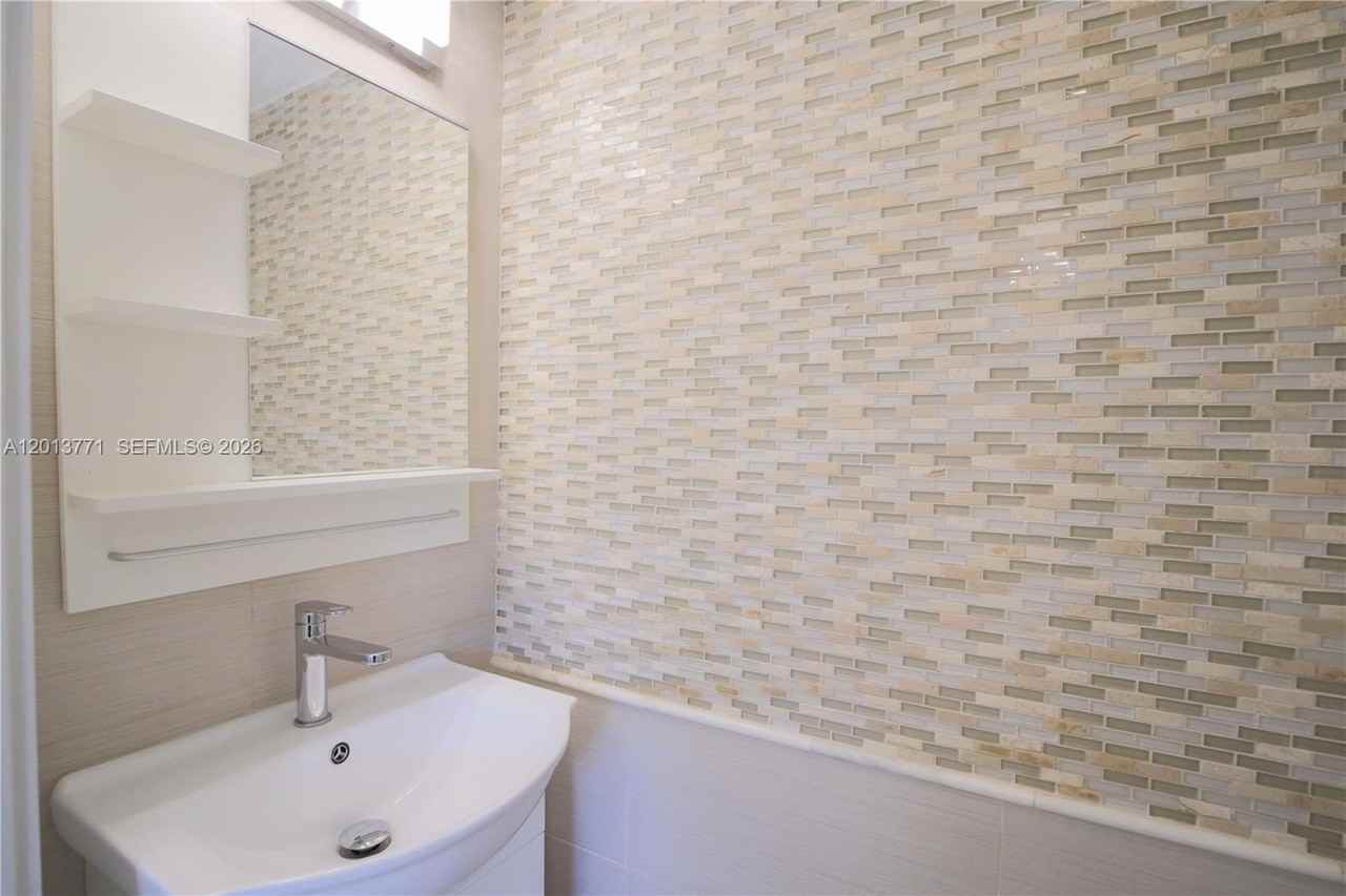 3239 W Trade Ave #9 - Photo 7 of 21