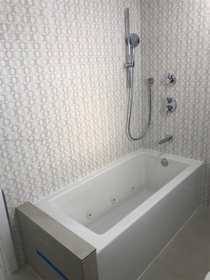 2235 Sw 25th Ter - Photo 5 of 15