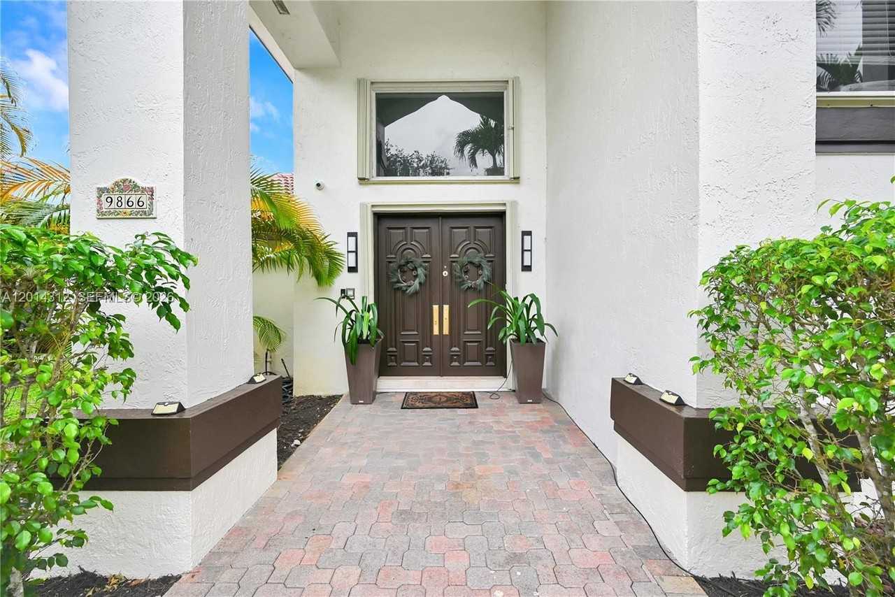 9866 Sw 111th Ter #9866 - Photo 2 of 50