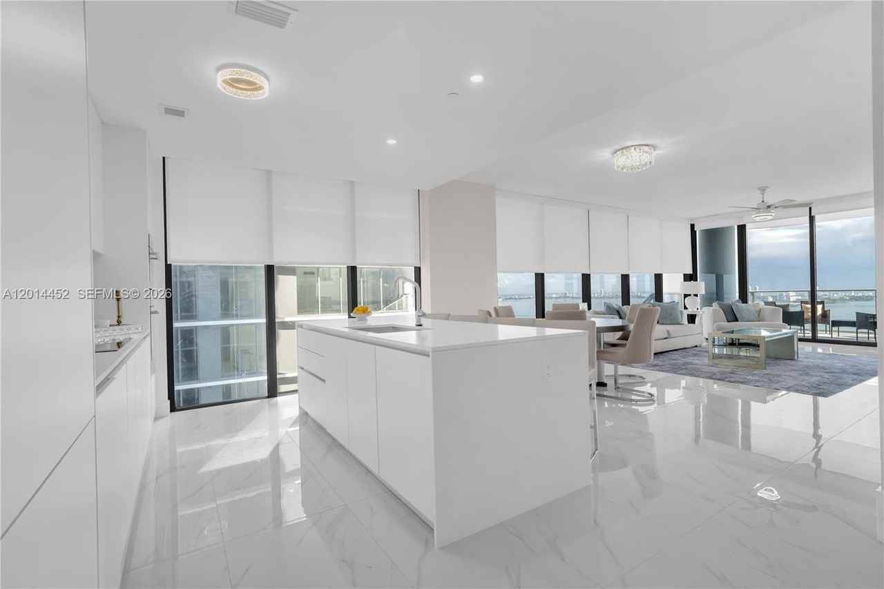 24th St Street 700 NE #4501 - Photo 6 of 50