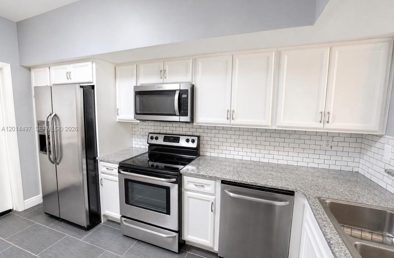 11840 Sw 99th St #11840 - Photo 2 of 26