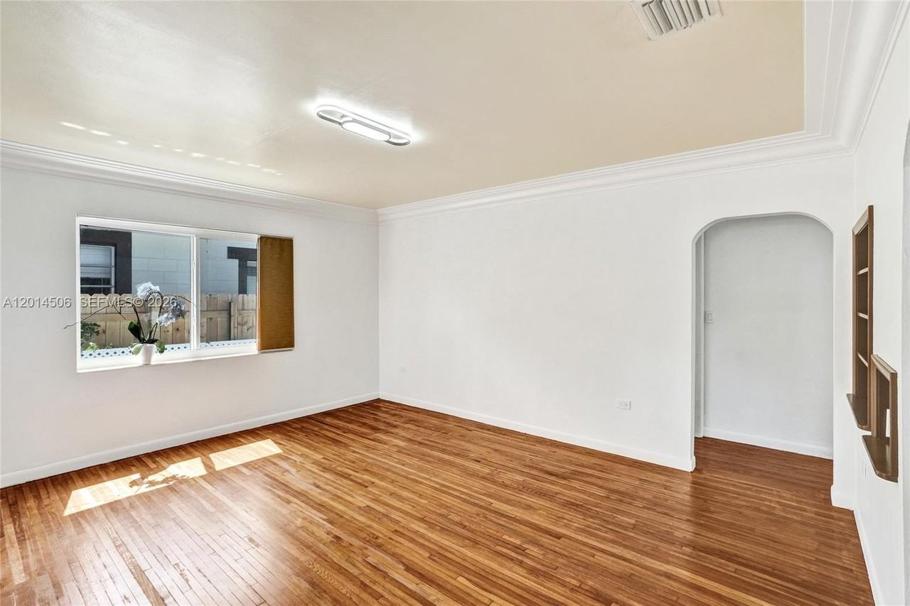 2420 Sw 16th St - Photo 2 of 35