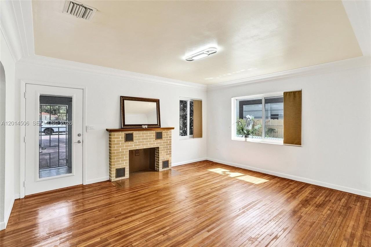 2420 Sw 16th St - Photo 3 of 35