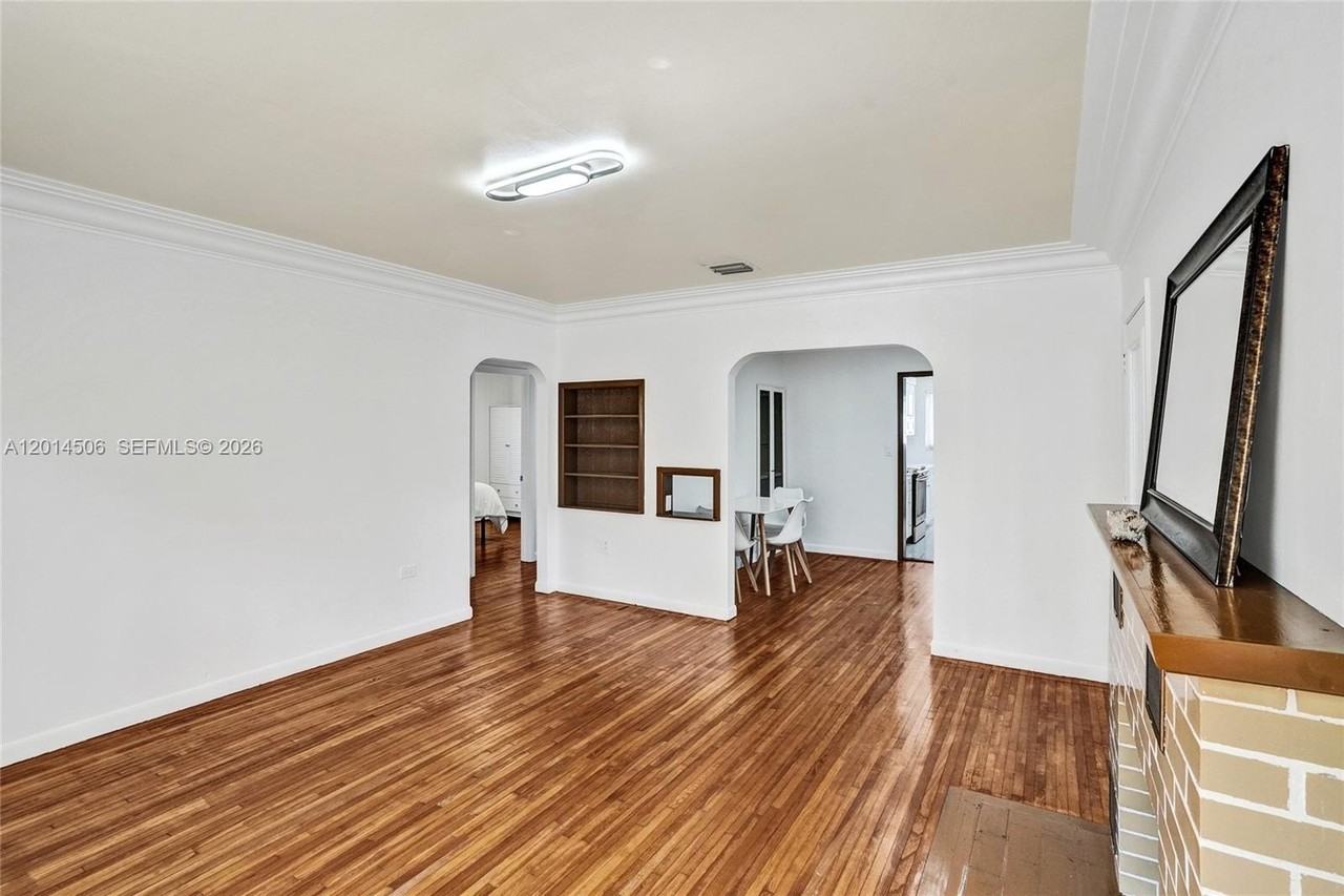 2420 Sw 16th St - Photo 4 of 35