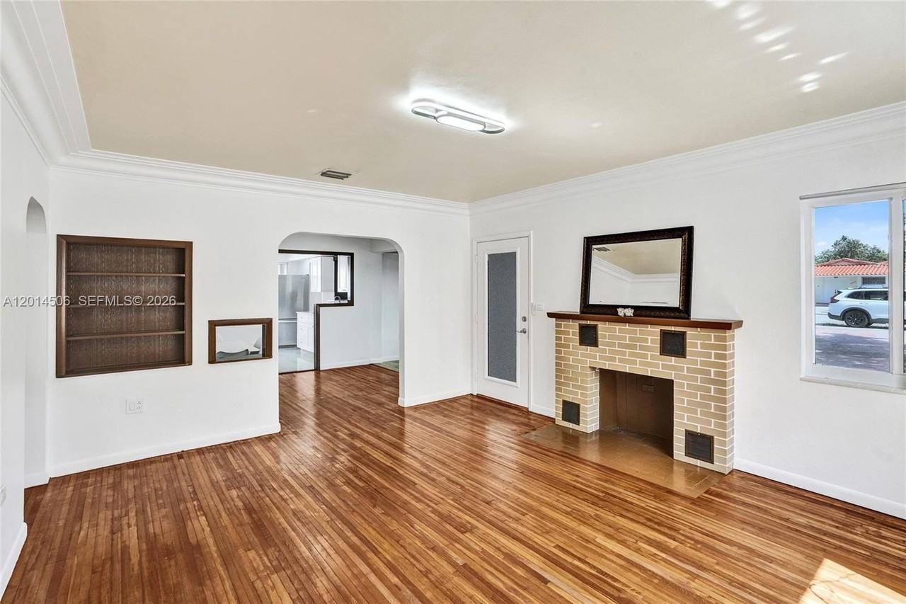 2420 Sw 16th St - Photo 5 of 35