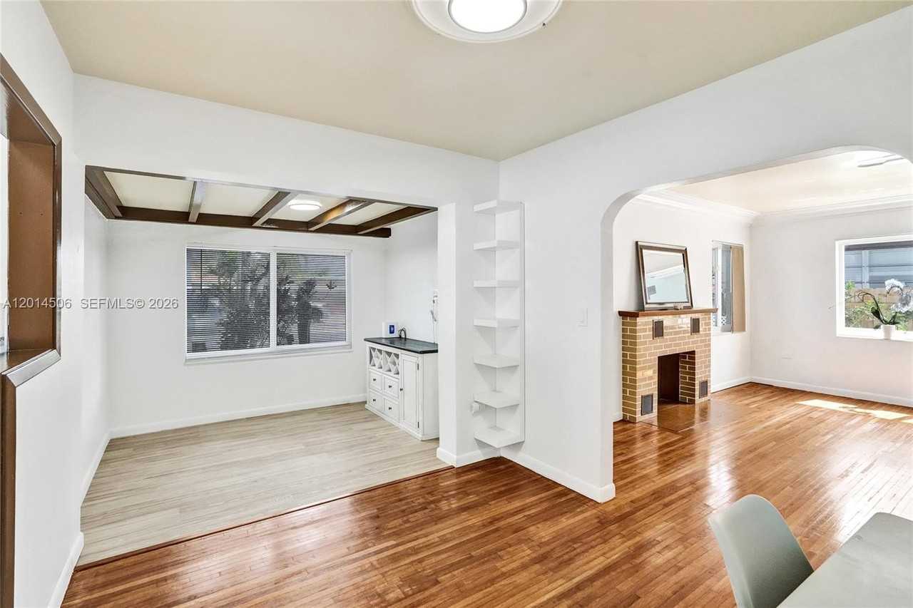 2420 Sw 16th St - Photo 6 of 35