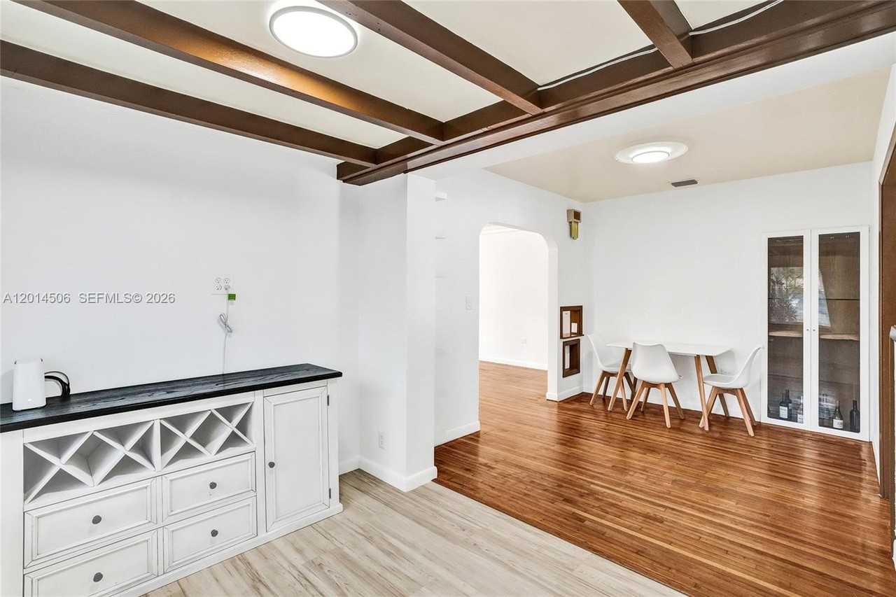 2420 Sw 16th St - Photo 7 of 35