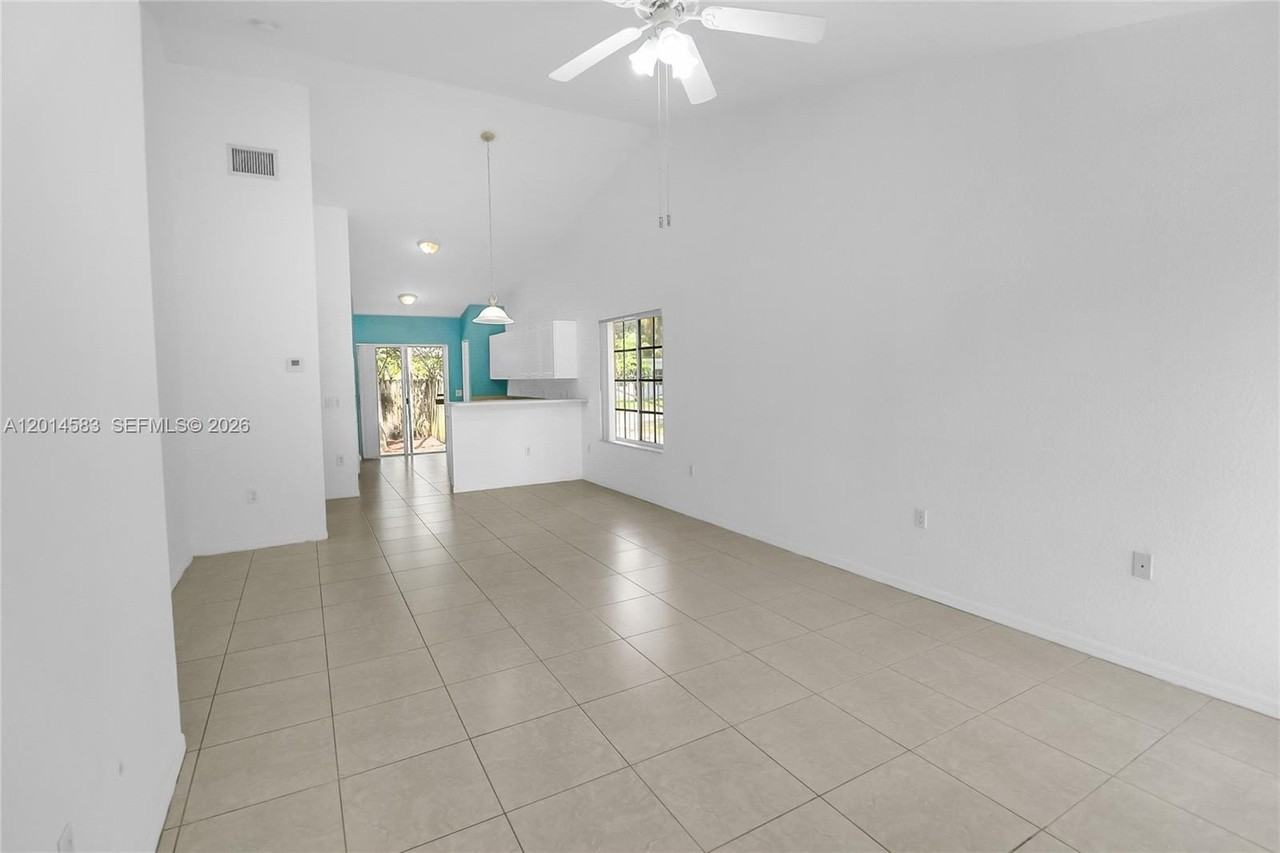117 Se 3rd Ave #9 - Photo 3 of 22